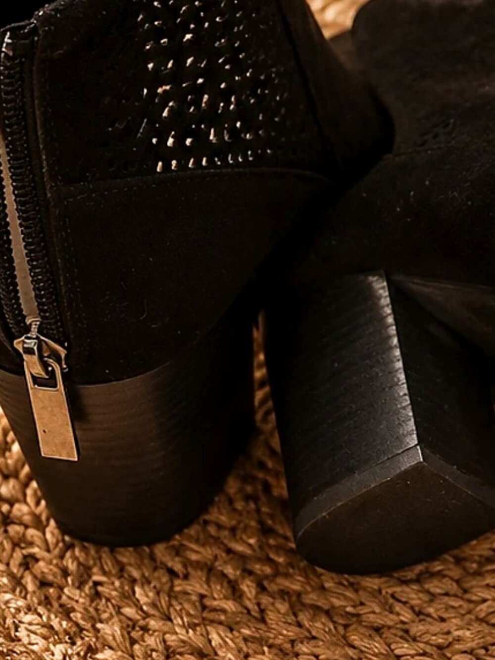 Adorable boots - Picture 3 of 3